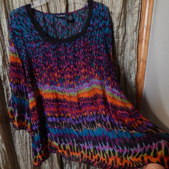 Maggie Barnes Tops - 26/28 Maggie Barnes Flattering Colorful Top